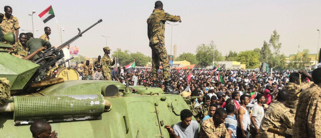 Soudan, l’armée renverse le pouvoir